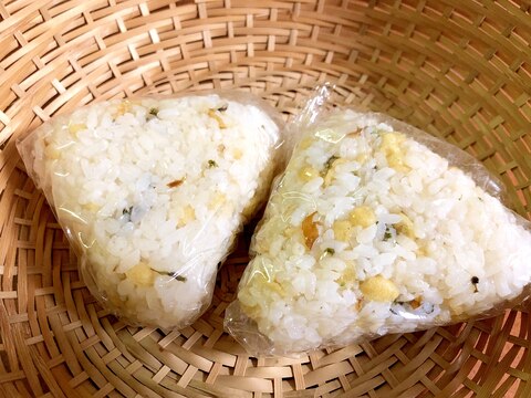 話題のコンビニ飯♪悪魔のおにぎり(天むすもどき)